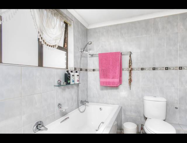 3 BEDROOM HOUSE FOR SALE IN LONEHILL